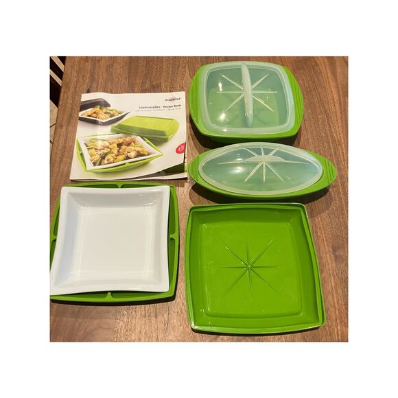 Mastrad 3 Piece Microwave Steamer Set, Green, Paris with Recipe Manual, Silicone - Picture 1 of 5